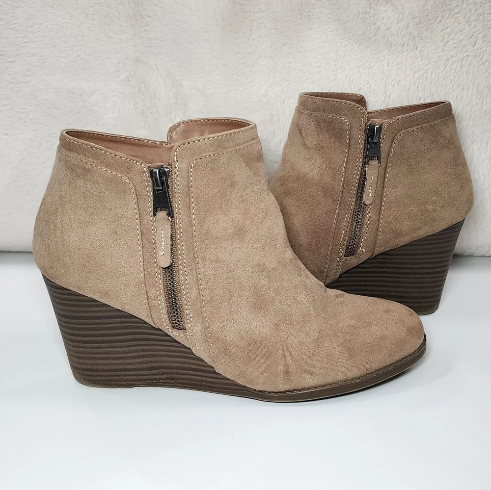Time & Tru Wedge Ankle Bootie Faux Suede Memory Foam Boots Tan Size 10